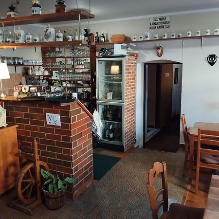 Restaurace A Penzion Vlci Jama Horní Blatná Exteriér fotografie