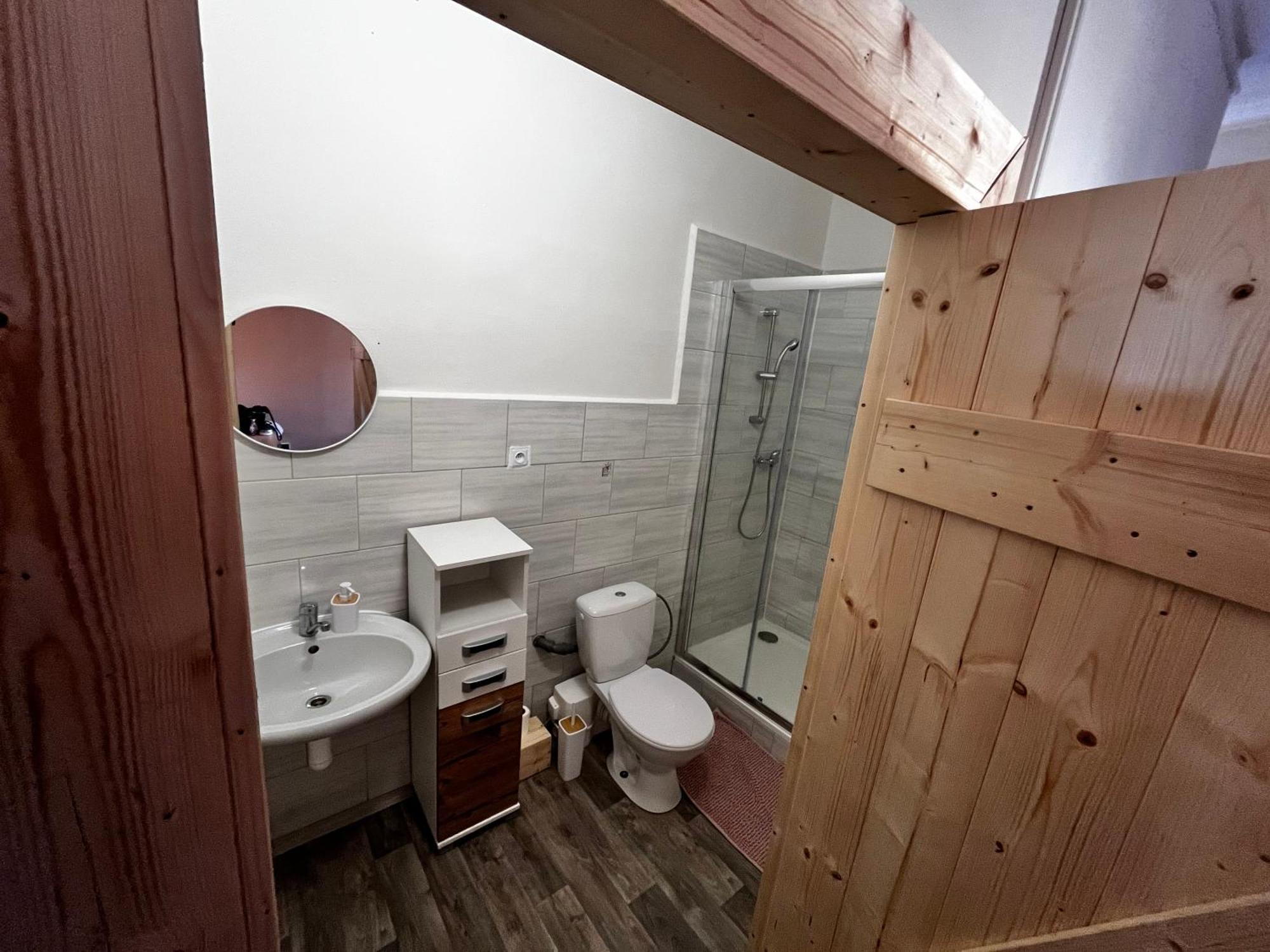 Restaurace A Penzion Vlci Jama Horní Blatná Exteriér fotografie