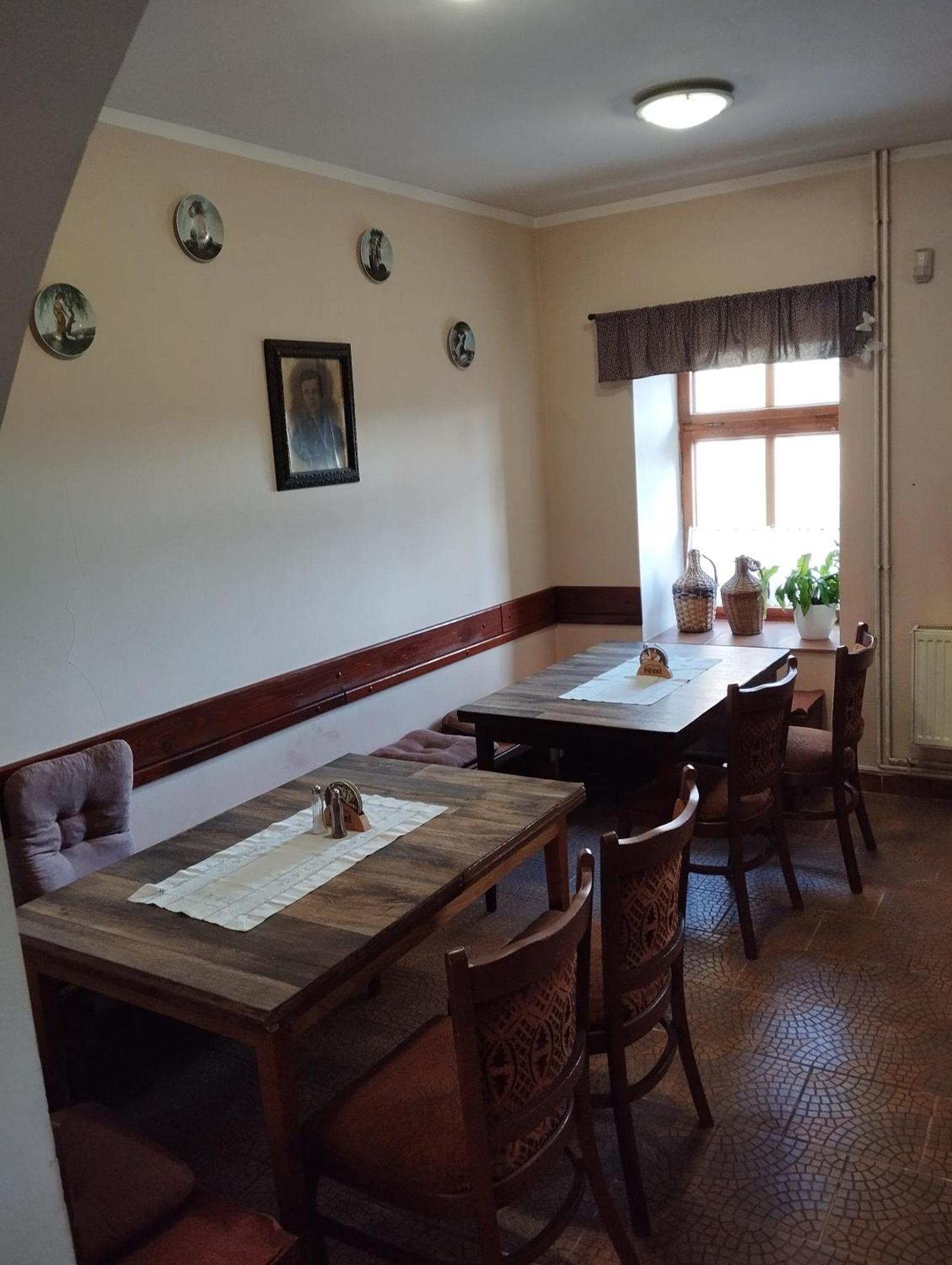 Restaurace A Penzion Vlci Jama Horní Blatná Exteriér fotografie