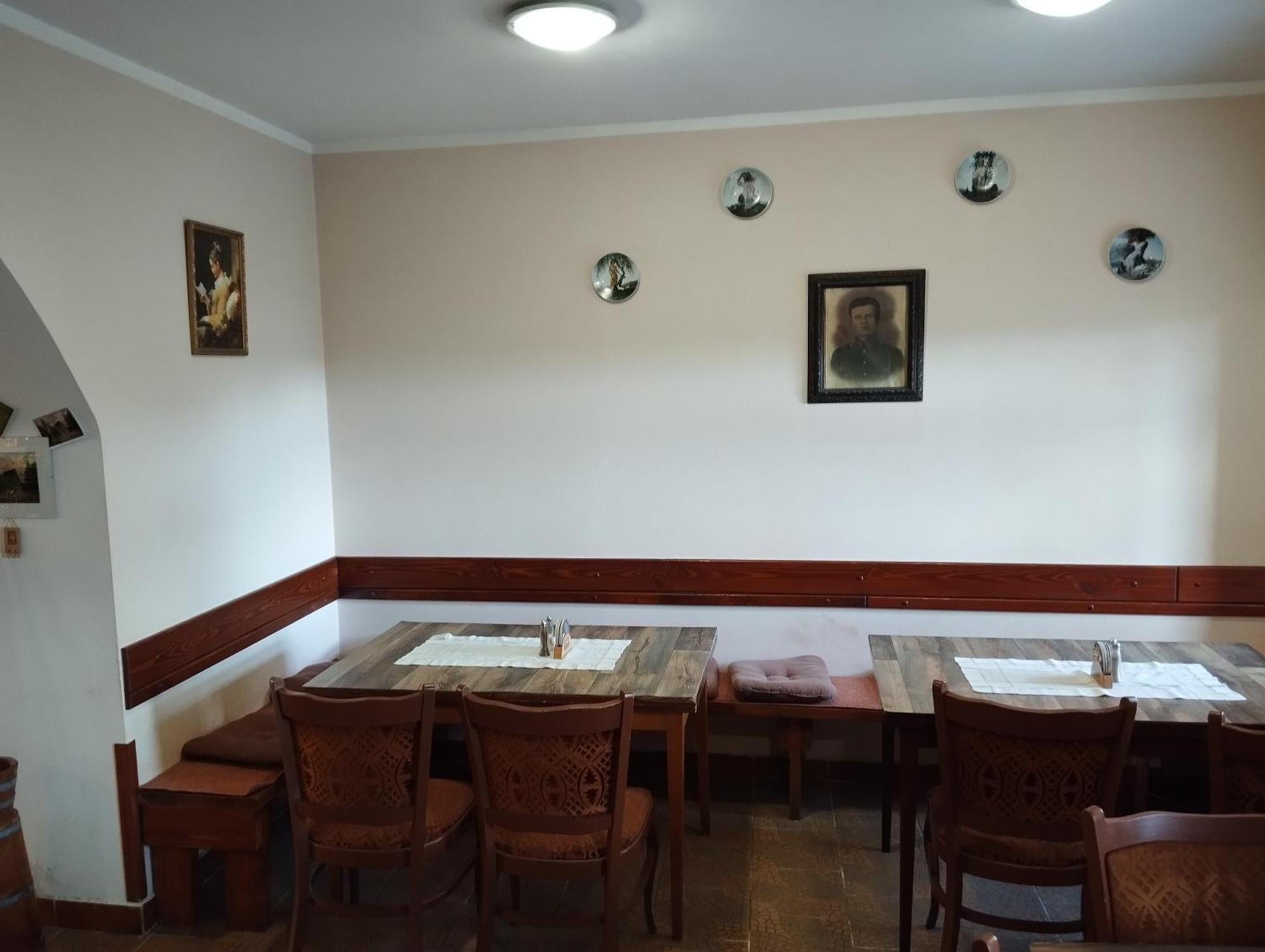 Restaurace A Penzion Vlci Jama Horní Blatná Exteriér fotografie