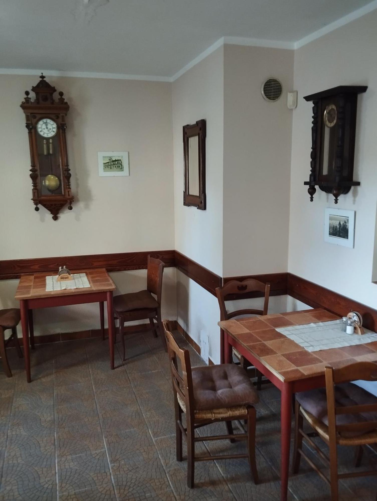 Restaurace A Penzion Vlci Jama Horní Blatná Exteriér fotografie