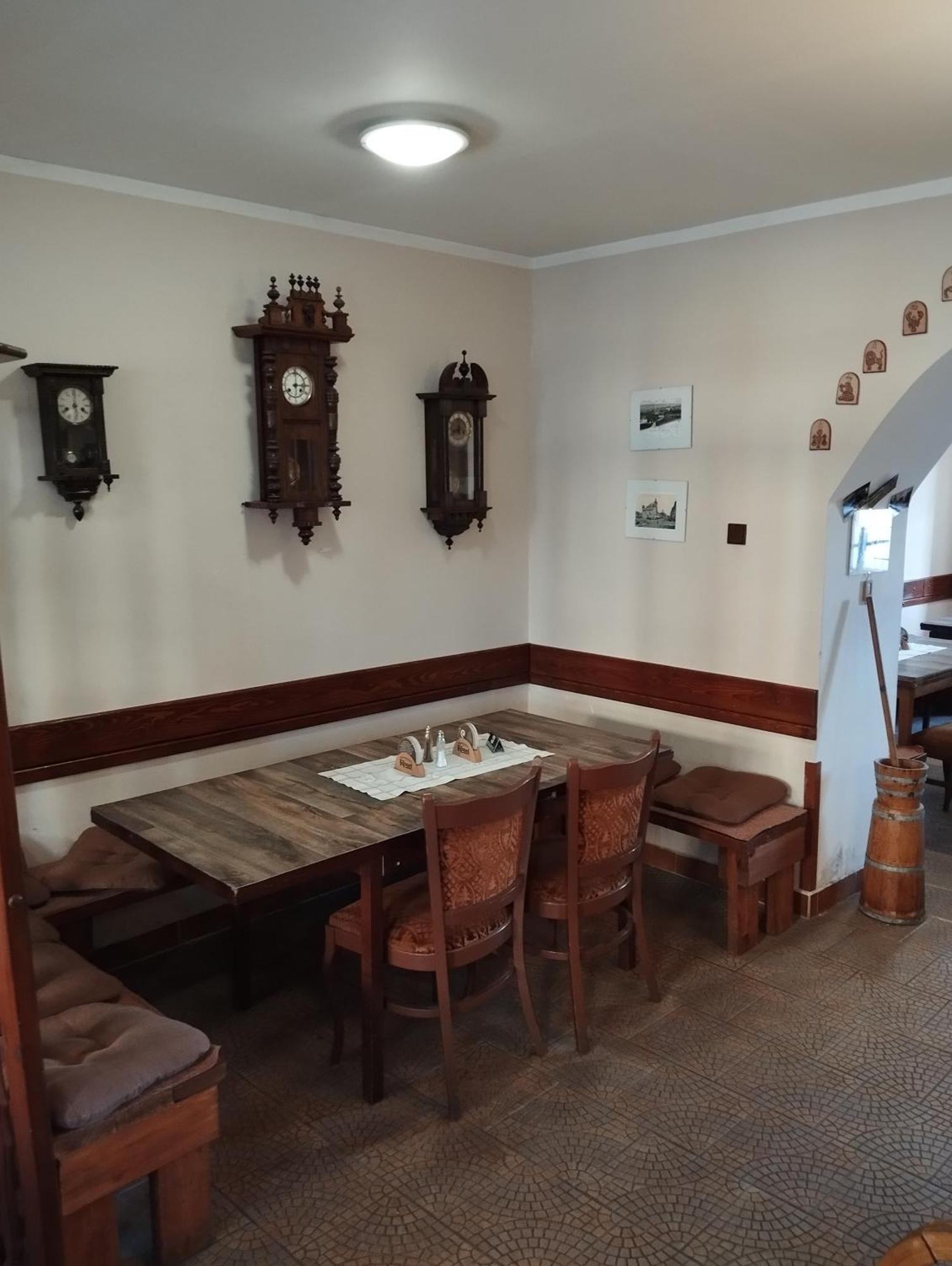 Restaurace A Penzion Vlci Jama Horní Blatná Exteriér fotografie